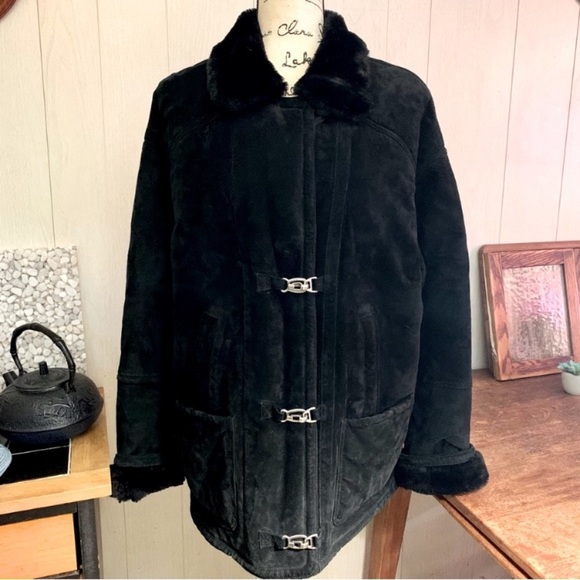 Gallery Women's Black Suede Coat 4 Pocket Brass Hooks W/ Zipper Faux Fur Lining - Picture 1 of 10